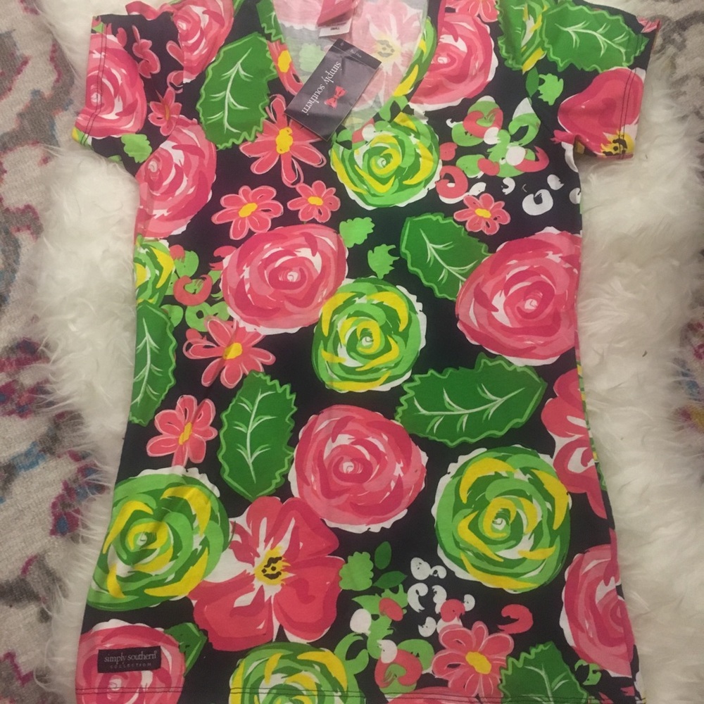 Simply southern v neck garden T-shirt small